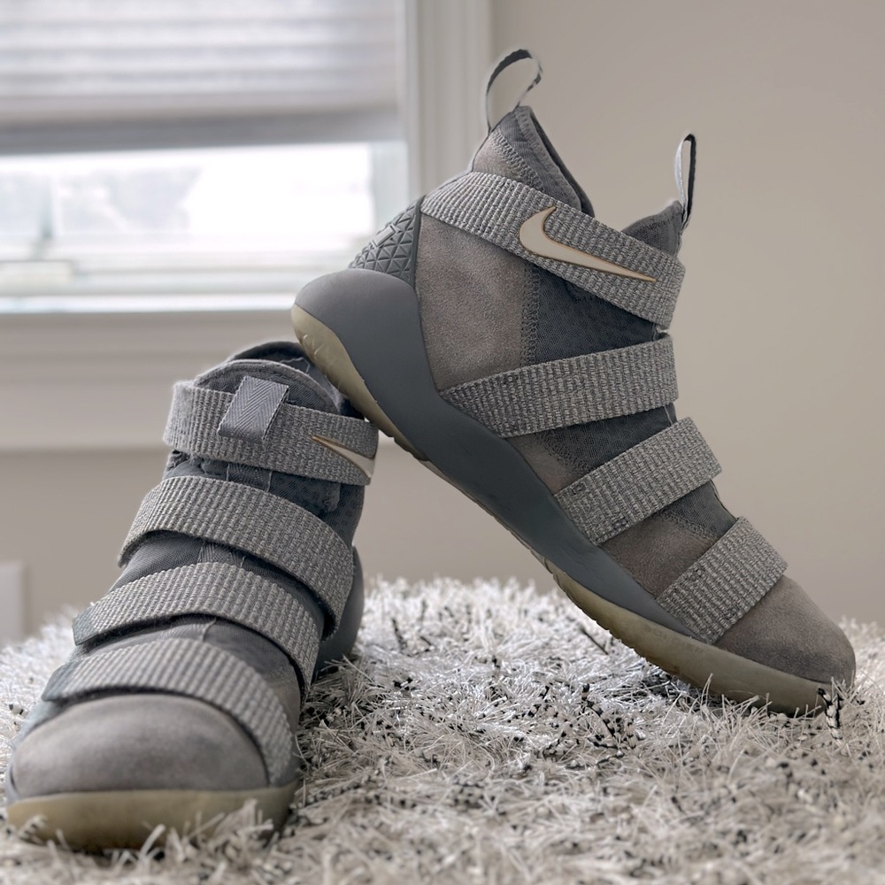 Nike LeBron Soldier XI Mens SZ 10 Grey Suede Gum Sole.